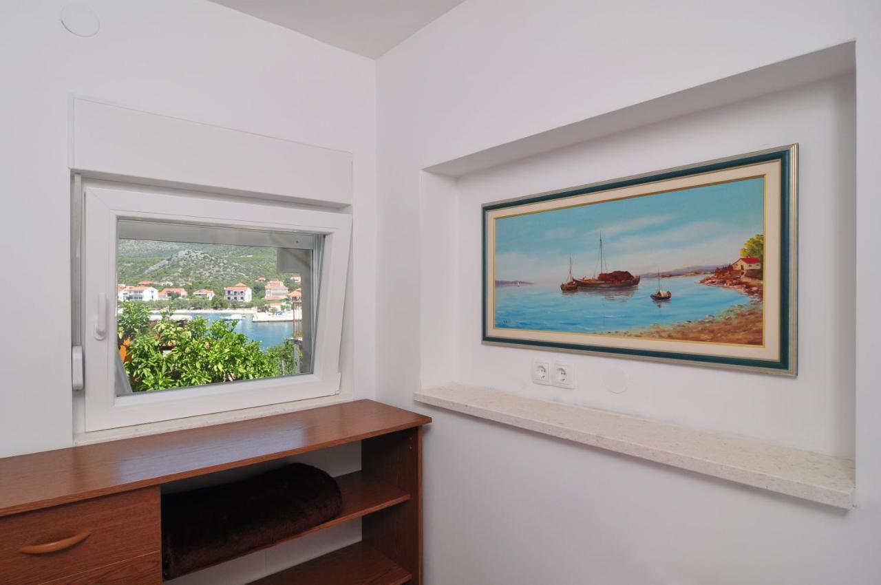 Apartment On The Beach, Zoranka Seget Vranjica Exterior photo
