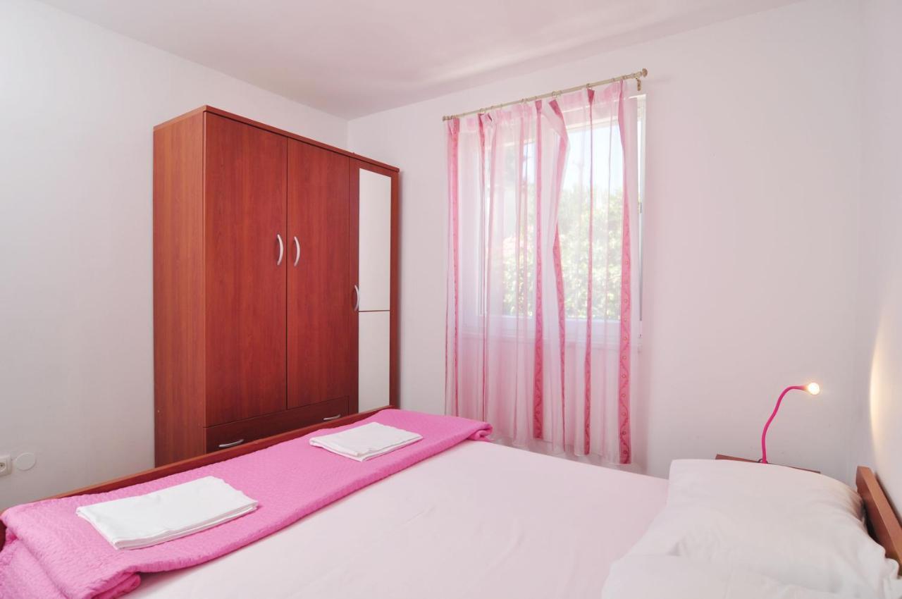 Apartment On The Beach, Zoranka Seget Vranjica Exterior photo