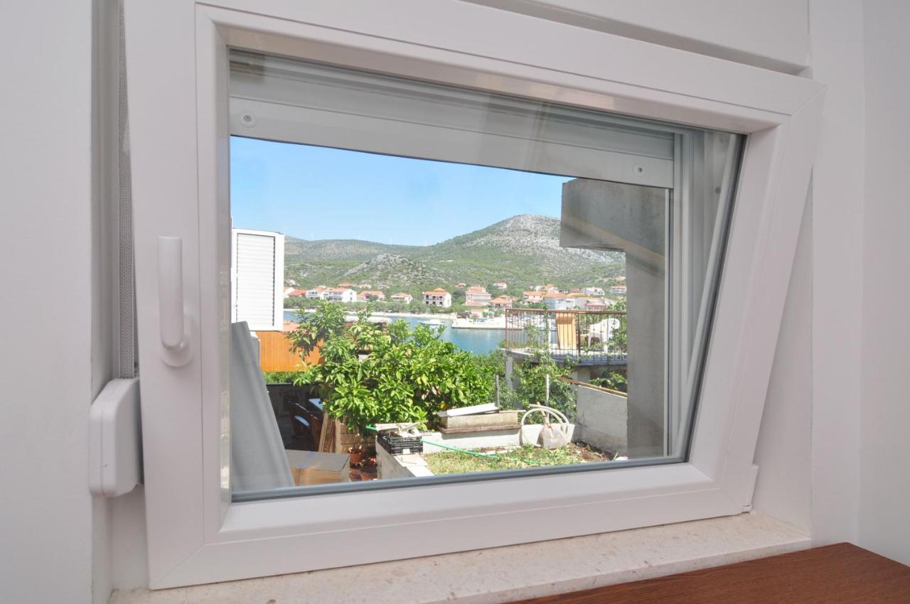 Apartment On The Beach, Zoranka Seget Vranjica Exterior photo