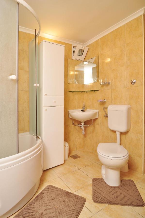 Apartment On The Beach, Zoranka Seget Vranjica Exterior photo