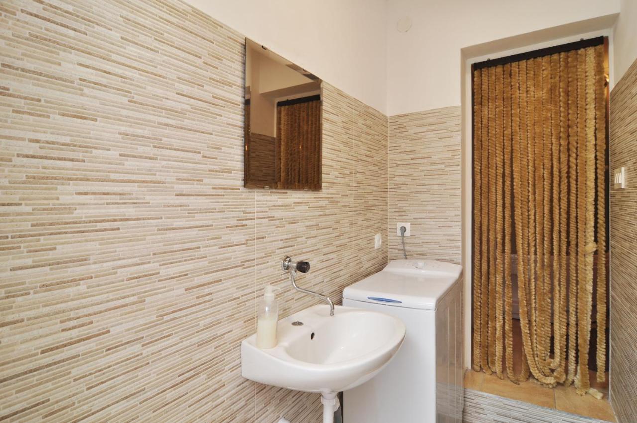 Apartment On The Beach, Zoranka Seget Vranjica Exterior photo